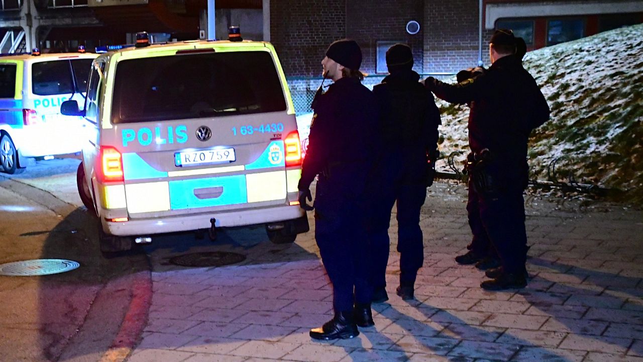 Kvinna föll från balkong – man  gripen misstänkt för mordförsök