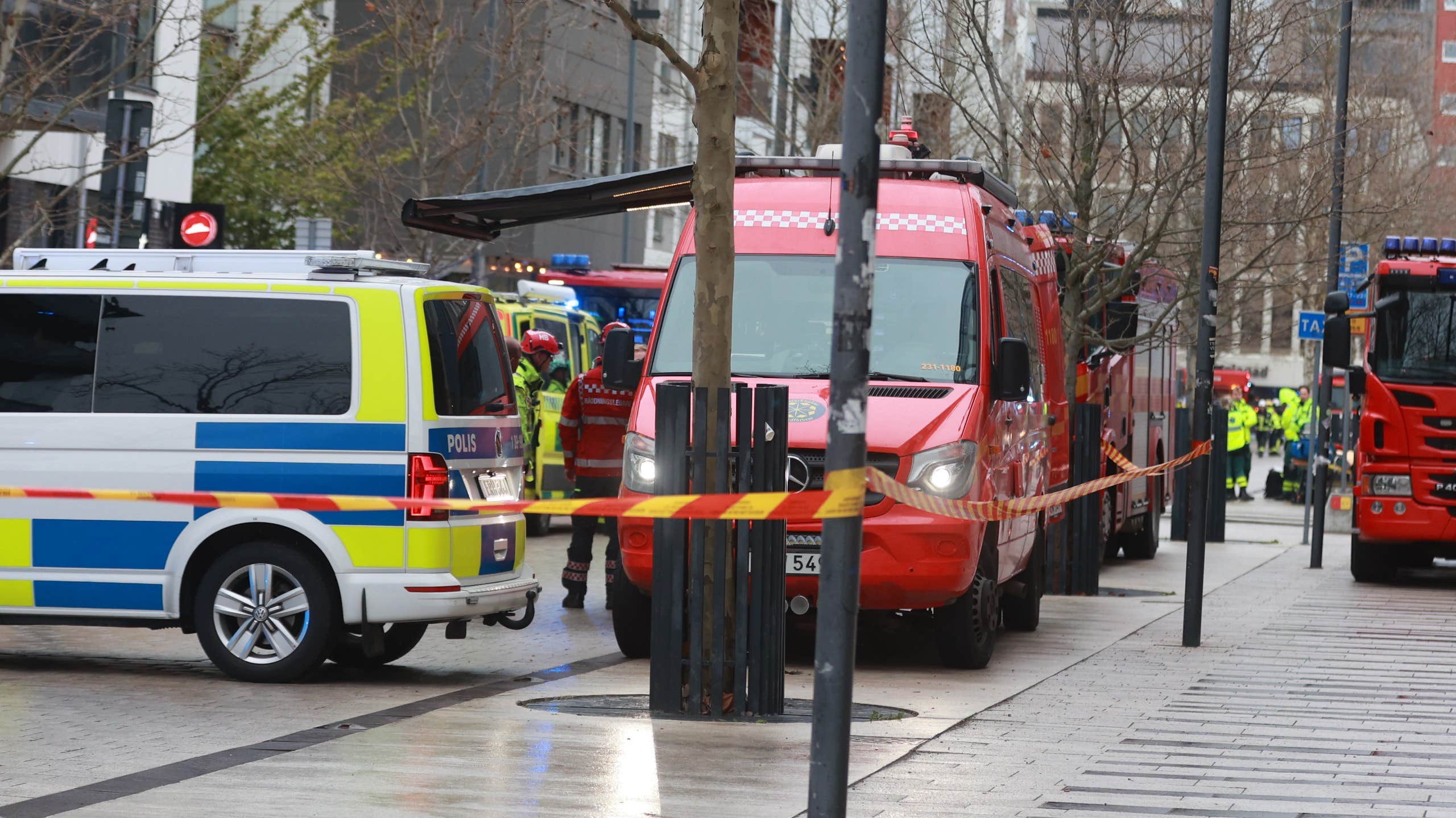 Misstänkt gasläcka i Täby centrum – sju har fått vård Misstänkt gasläcka i Täby centrum – sju har fått vård